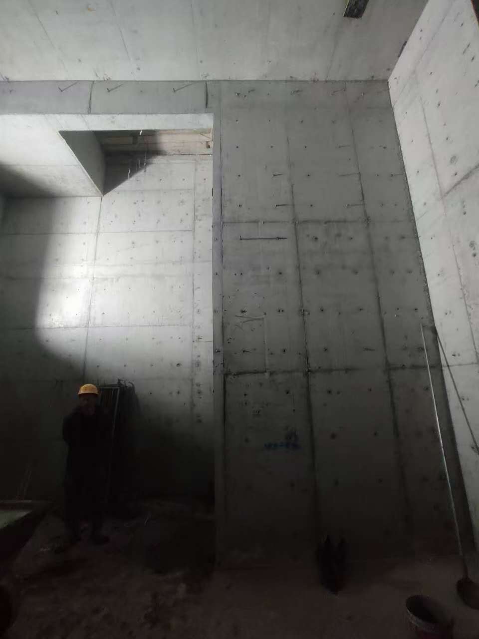 南开墙上开槽钢筋断了有影响吗